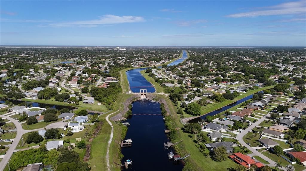 На продажу: $165,000 (0.23 acres)