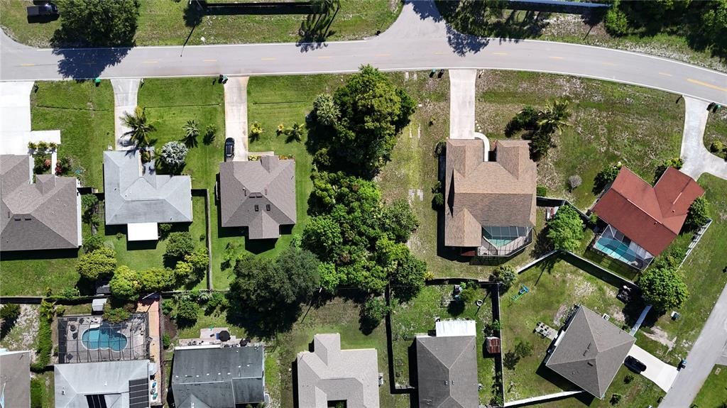 На продажу: $165,000 (0.23 acres)