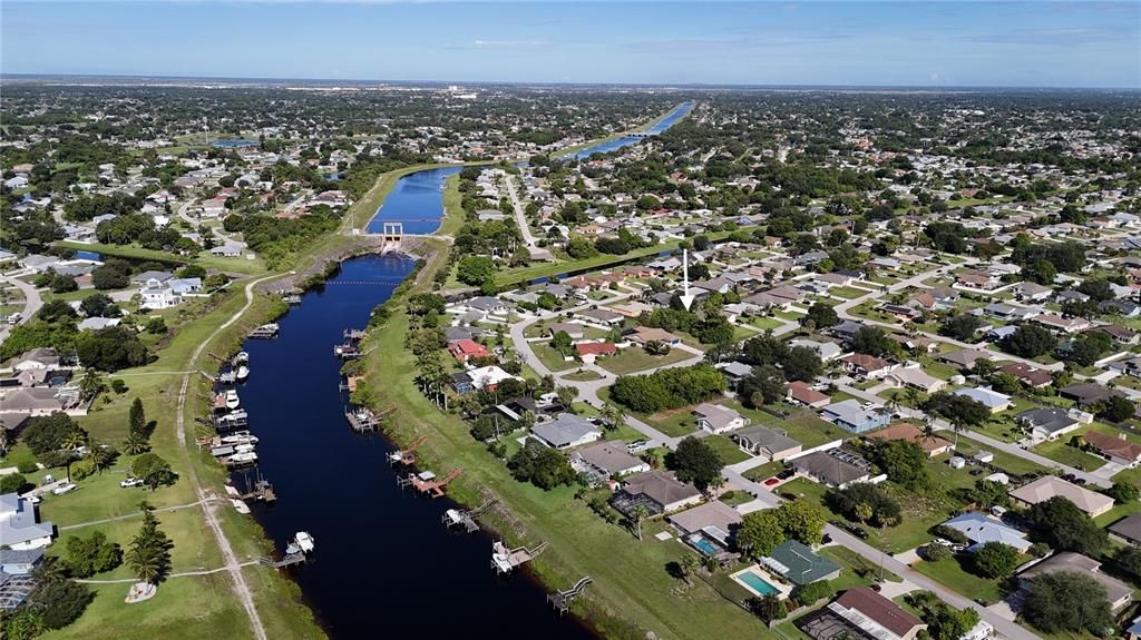 На продажу: $165,000 (0.23 acres)