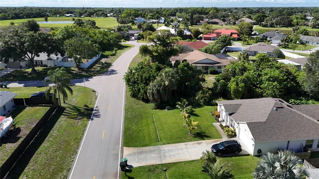 На продажу: $165,000 (0.23 acres)