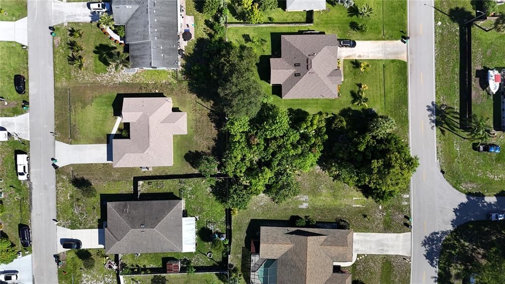 На продажу: $165,000 (0.23 acres)