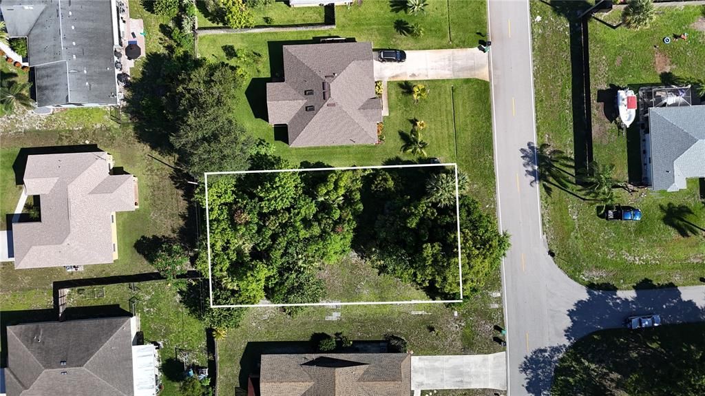 На продажу: $165,000 (0.23 acres)