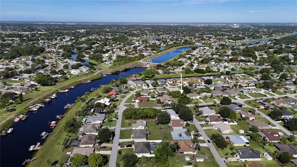 На продажу: $165,000 (0.23 acres)