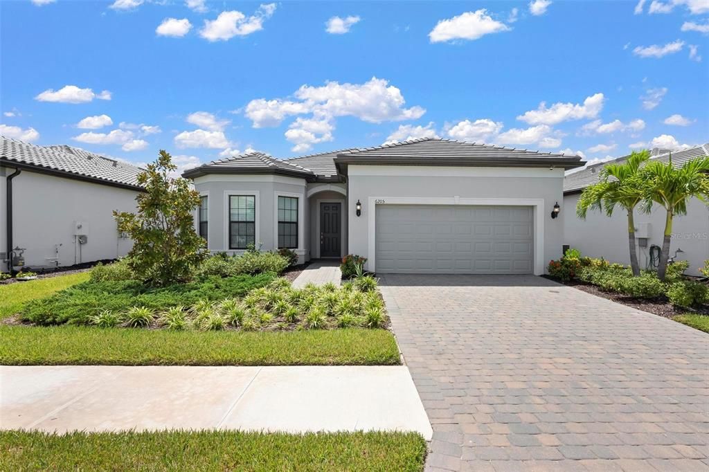 Recently Rented: $6,000 (3 beds, 2 baths, 1889 Square Feet)