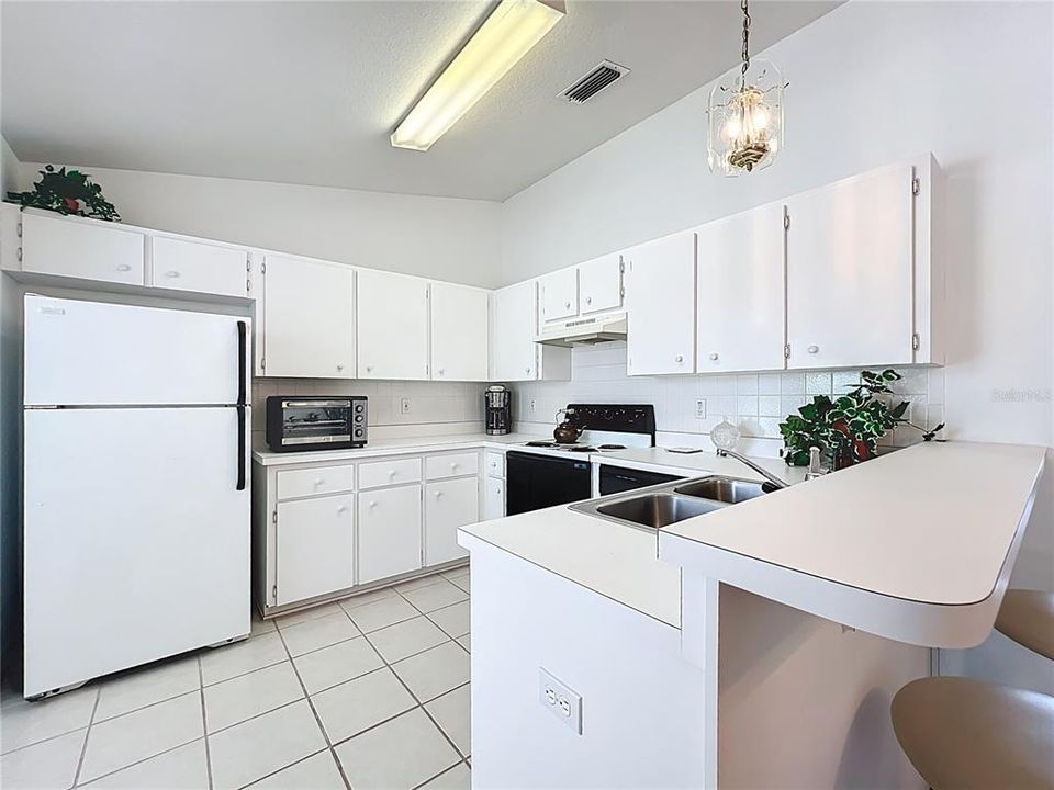 На продажу: $595,000 (4 спален, 3 ванн, 2600 Квадратных фут)