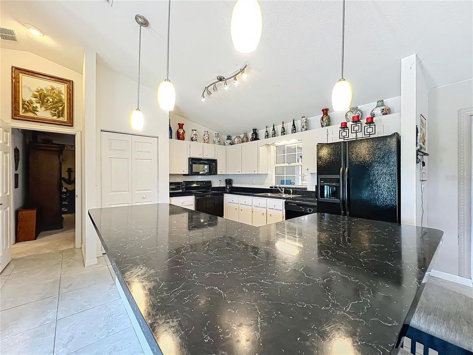 На продажу: $595,000 (4 спален, 3 ванн, 2600 Квадратных фут)