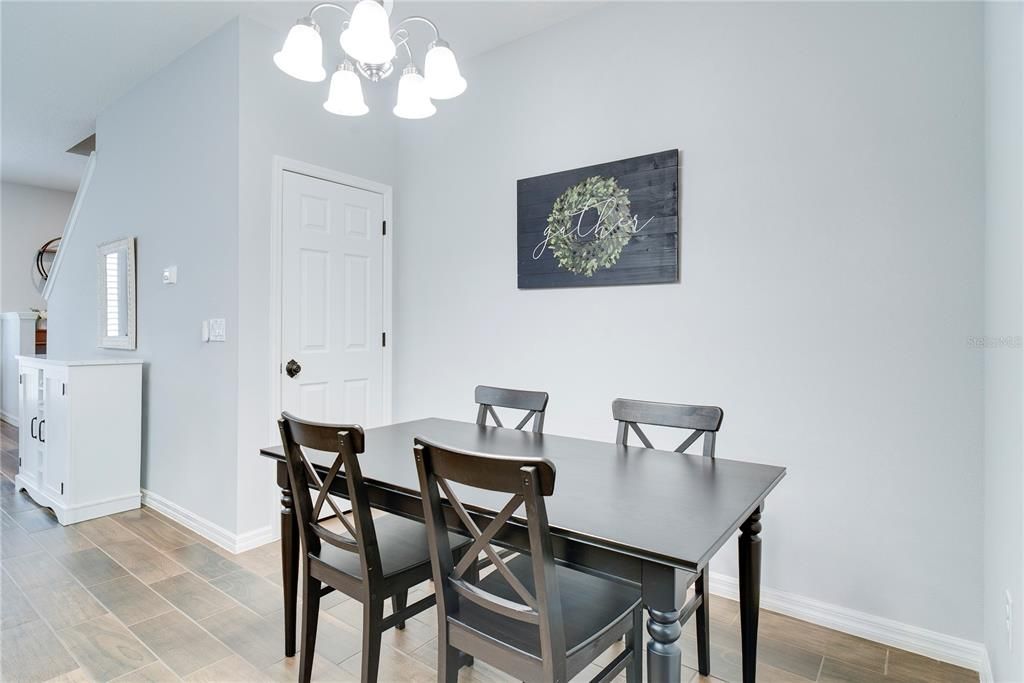 Activo con contrato: $455,000 (3 camas, 2 baños, 1853 Pies cuadrados)