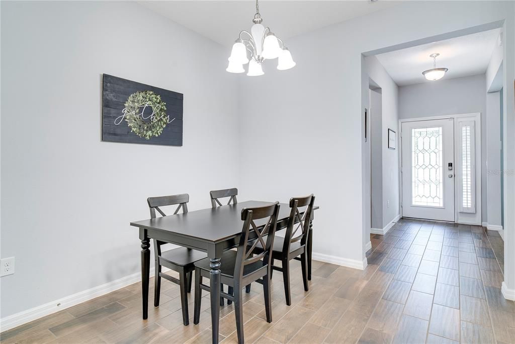 Activo con contrato: $455,000 (3 camas, 2 baños, 1853 Pies cuadrados)