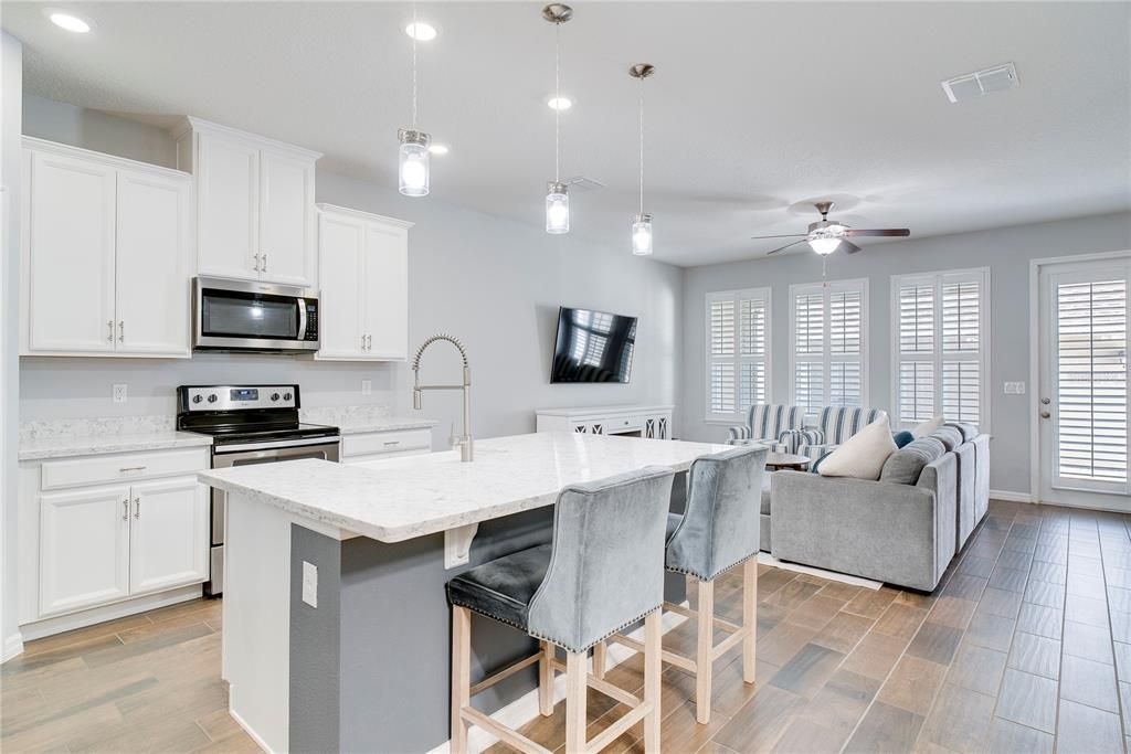 Activo con contrato: $455,000 (3 camas, 2 baños, 1853 Pies cuadrados)