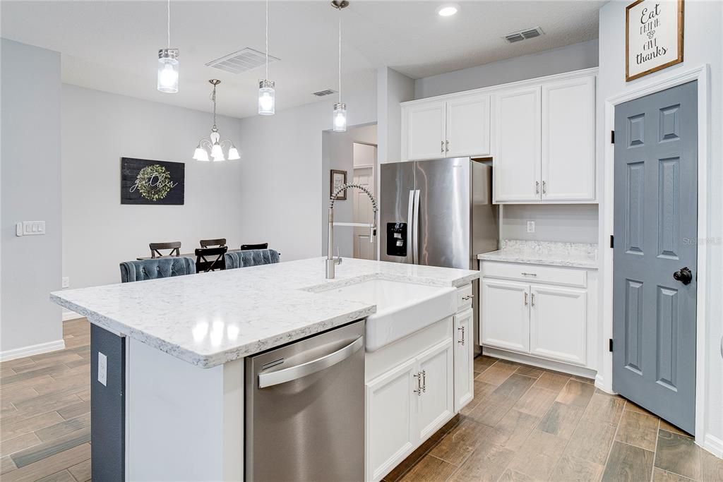 Activo con contrato: $455,000 (3 camas, 2 baños, 1853 Pies cuadrados)