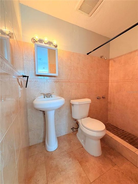 В аренду: $1,300 (2 спален, 1 ванн, 0 Квадратных фут)