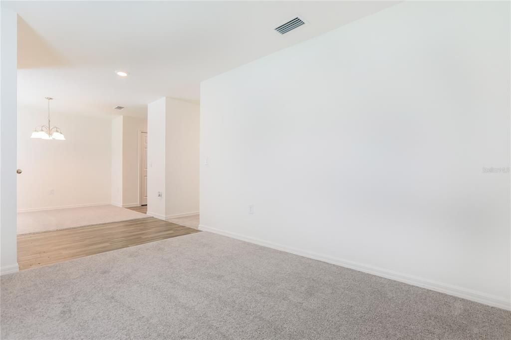 Active With Contract: $1,595 (3 beds, 2 baths, 1552 Square Feet)