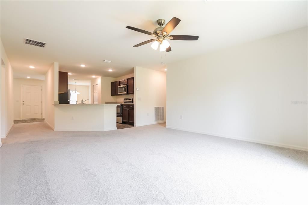 Active With Contract: $1,595 (3 beds, 2 baths, 1552 Square Feet)