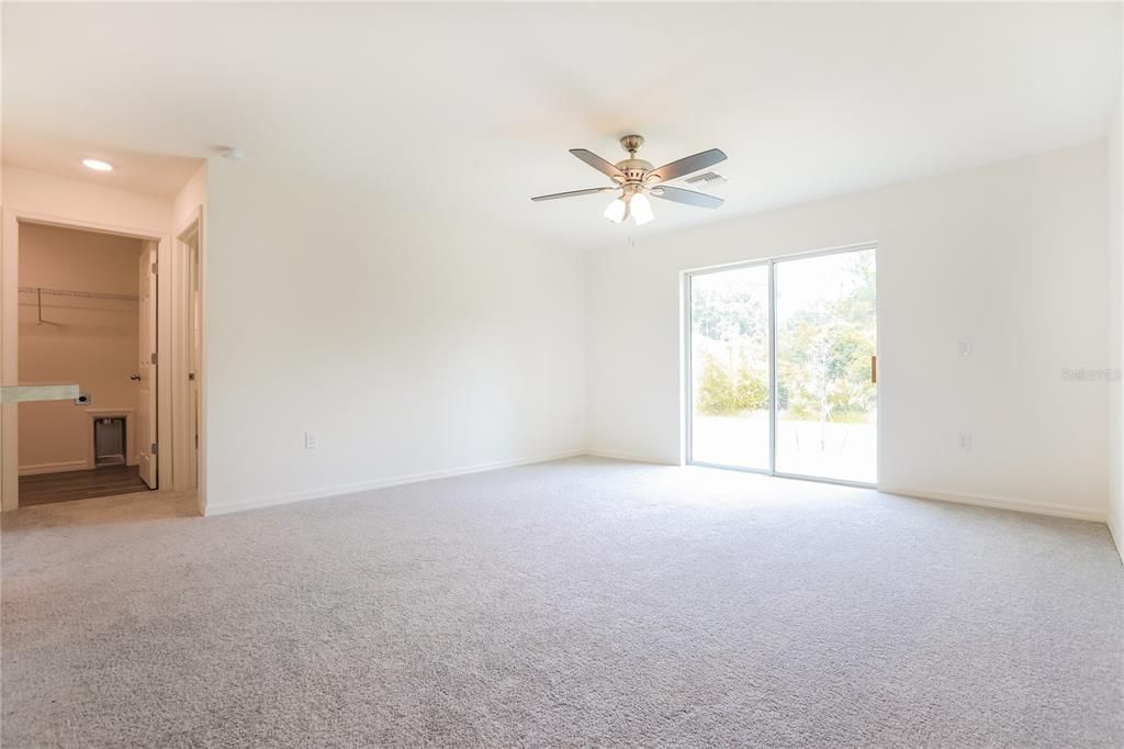 Active With Contract: $1,595 (3 beds, 2 baths, 1552 Square Feet)