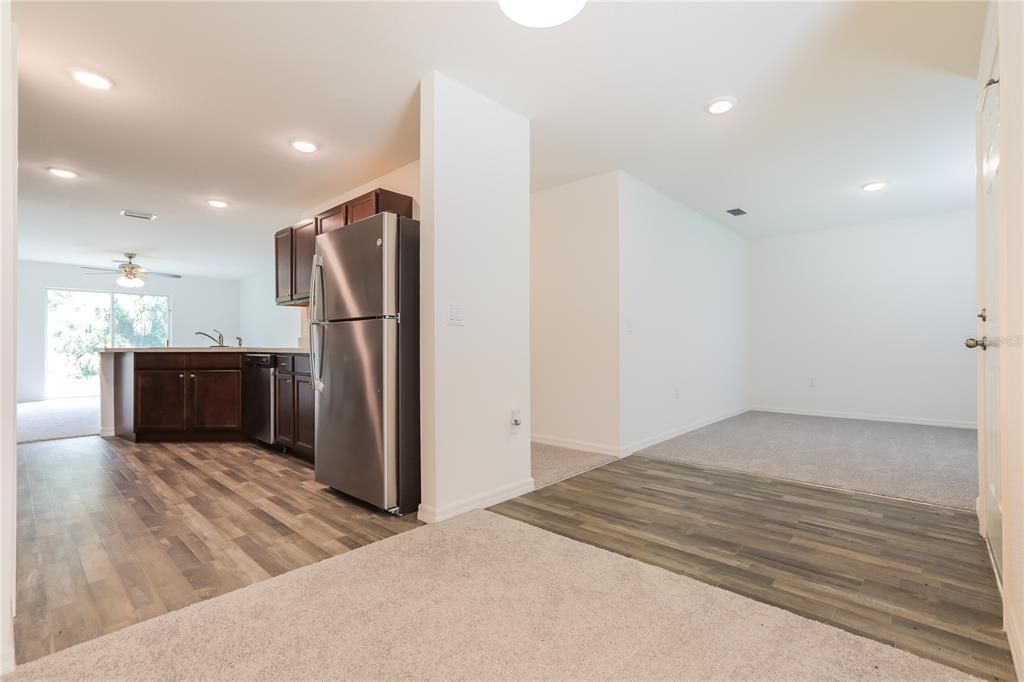 Active With Contract: $1,595 (3 beds, 2 baths, 1552 Square Feet)