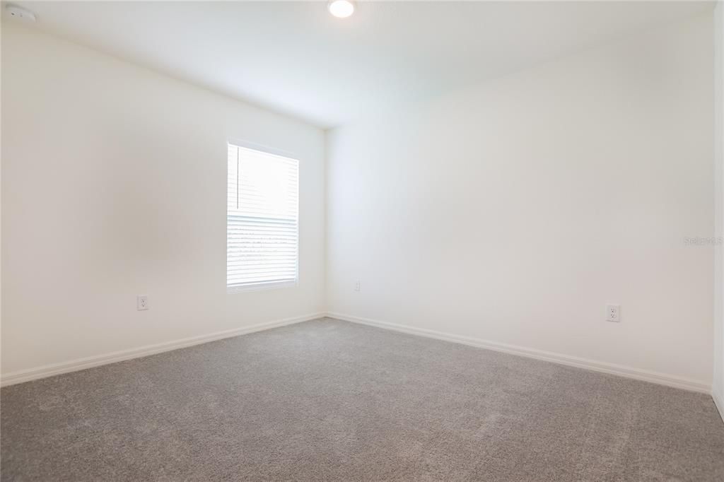 Active With Contract: $1,595 (3 beds, 2 baths, 1552 Square Feet)