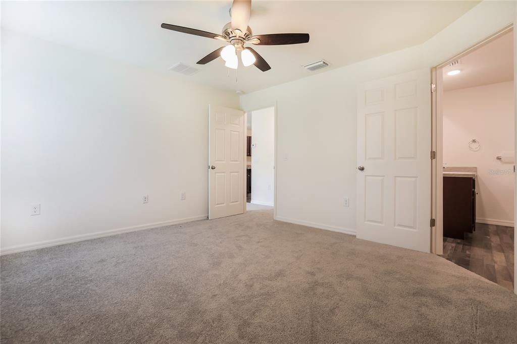 Active With Contract: $1,595 (3 beds, 2 baths, 1552 Square Feet)