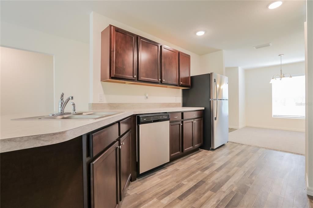Active With Contract: $1,595 (3 beds, 2 baths, 1552 Square Feet)