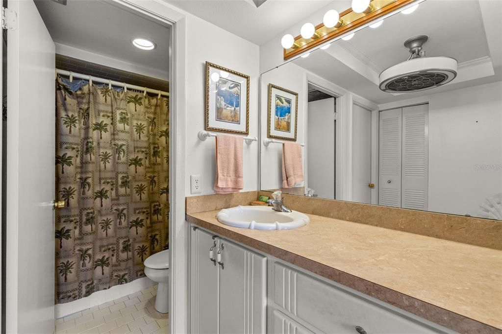 En Venta: $349,999 (2 camas, 2 baños, 1175 Pies cuadrados)