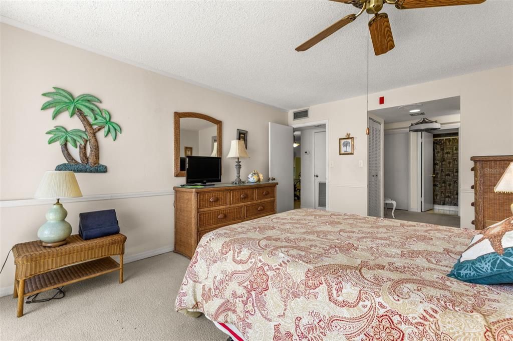 En Venta: $349,999 (2 camas, 2 baños, 1175 Pies cuadrados)