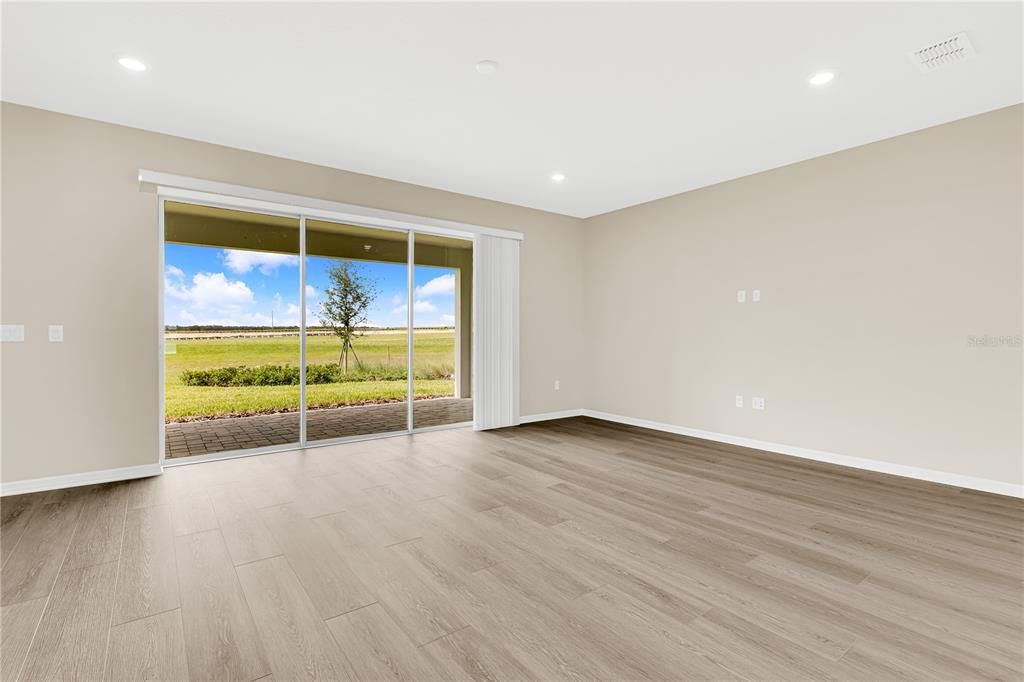 出租: $5,500 (5 贝兹, 4 浴室, 3829 平方英尺)