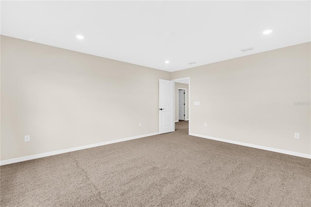 出租: $5,500 (5 贝兹, 4 浴室, 3829 平方英尺)