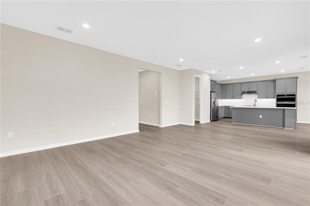 出租: $5,500 (5 贝兹, 4 浴室, 3829 平方英尺)