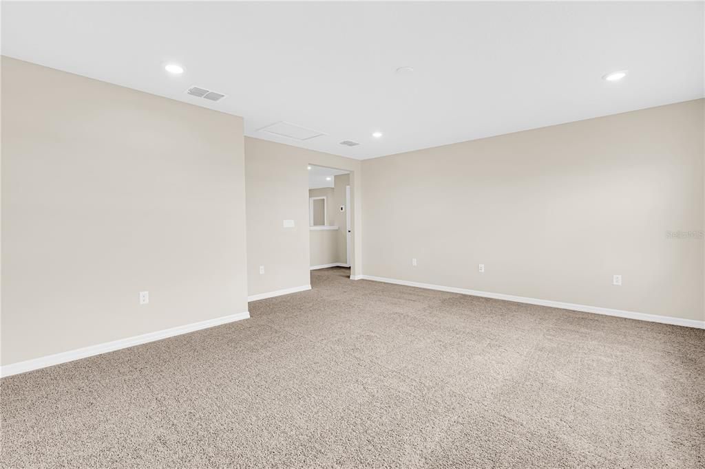 出租: $5,500 (5 贝兹, 4 浴室, 3829 平方英尺)