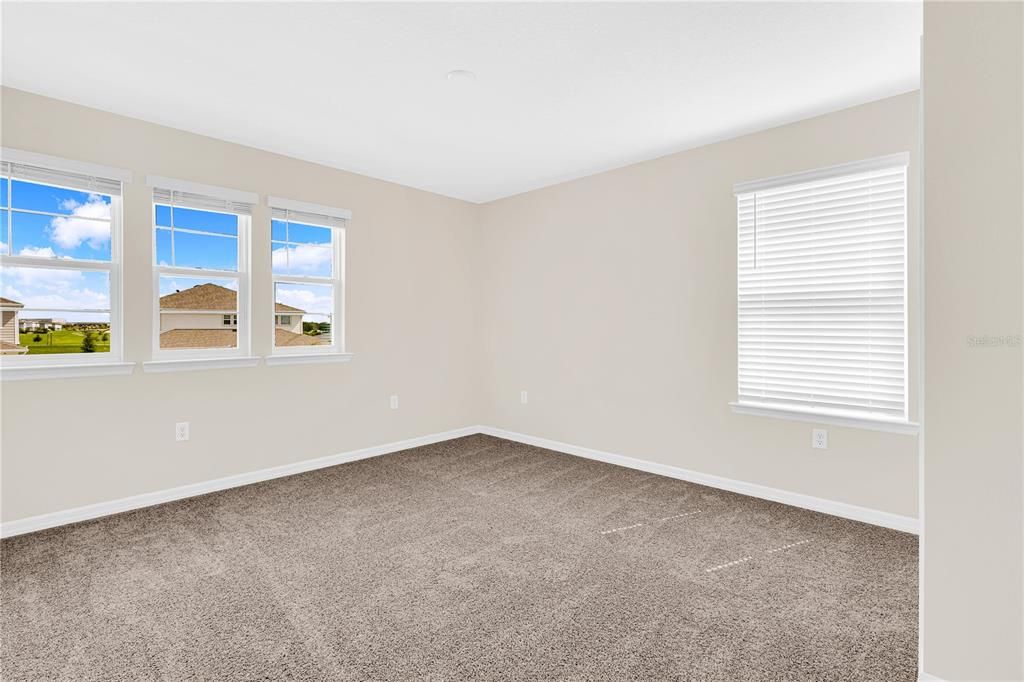 出租: $5,500 (5 贝兹, 4 浴室, 3829 平方英尺)