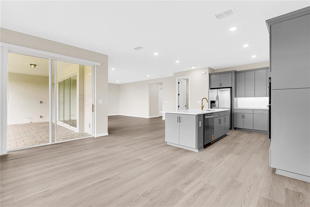 出租: $5,500 (5 贝兹, 4 浴室, 3829 平方英尺)