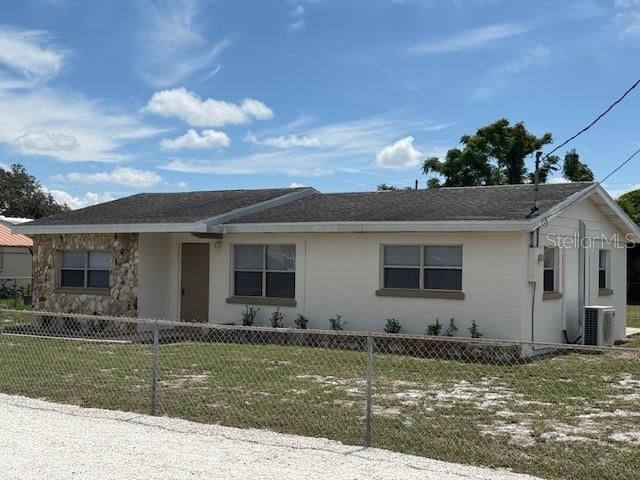 For Sale: $219,900 (3 beds, 2 baths, 1017 Square Feet)