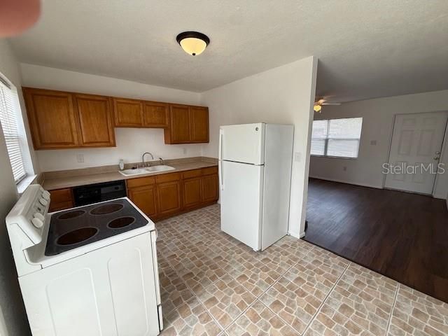 For Sale: $219,900 (3 beds, 2 baths, 1017 Square Feet)