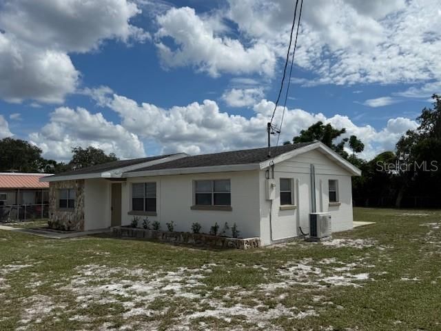 For Sale: $219,900 (3 beds, 2 baths, 1017 Square Feet)