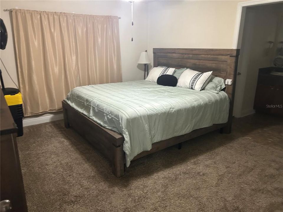 合同活跃: $284,990 (3 贝兹, 2 浴室, 1452 平方英尺)