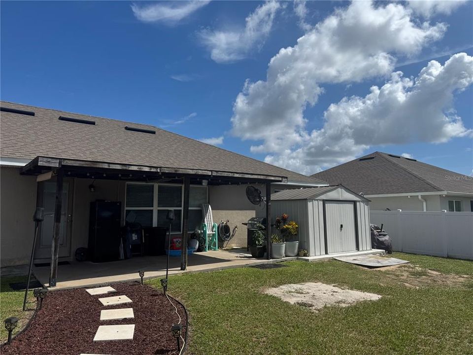 合同活跃: $284,990 (3 贝兹, 2 浴室, 1452 平方英尺)