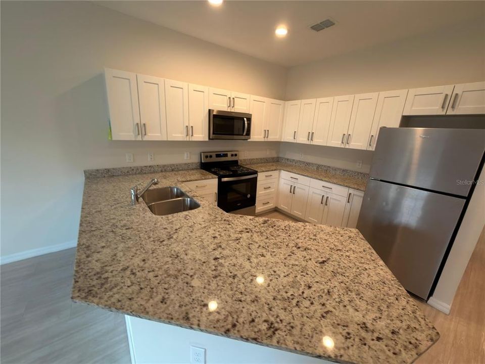 На продажу: $3,300,000 (0 спален, 0 ванн, 1548 Квадратных фут)