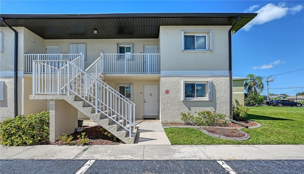 待售: $137,900 (2 贝兹, 2 浴室, 886 平方英尺)