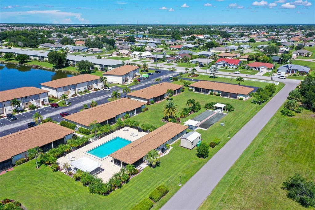 待售: $137,900 (2 贝兹, 2 浴室, 886 平方英尺)