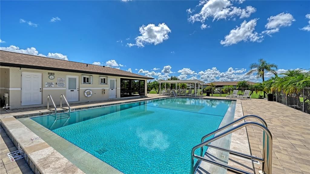 待售: $137,900 (2 贝兹, 2 浴室, 886 平方英尺)