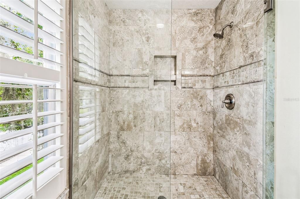 Под контрактом: $650,000 (4 спален, 2 ванн, 2998 Квадратных фут)