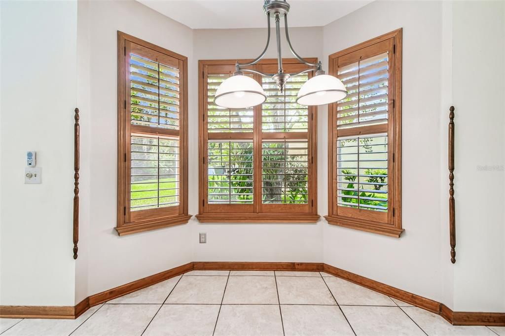 Под контрактом: $650,000 (4 спален, 2 ванн, 2998 Квадратных фут)