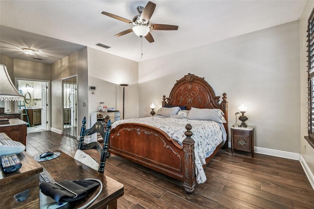 Под контрактом: $650,000 (4 спален, 2 ванн, 2998 Квадратных фут)