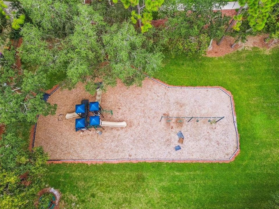 Под контрактом: $650,000 (4 спален, 2 ванн, 2998 Квадратных фут)