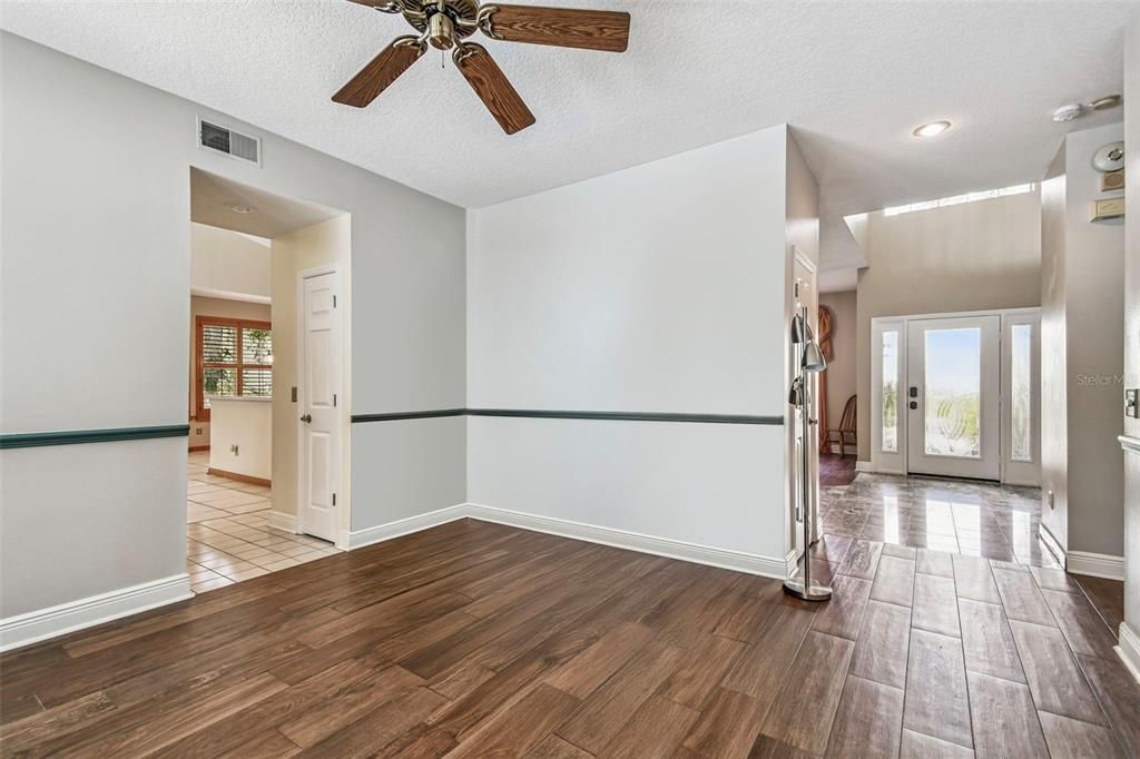 Под контрактом: $650,000 (4 спален, 2 ванн, 2998 Квадратных фут)