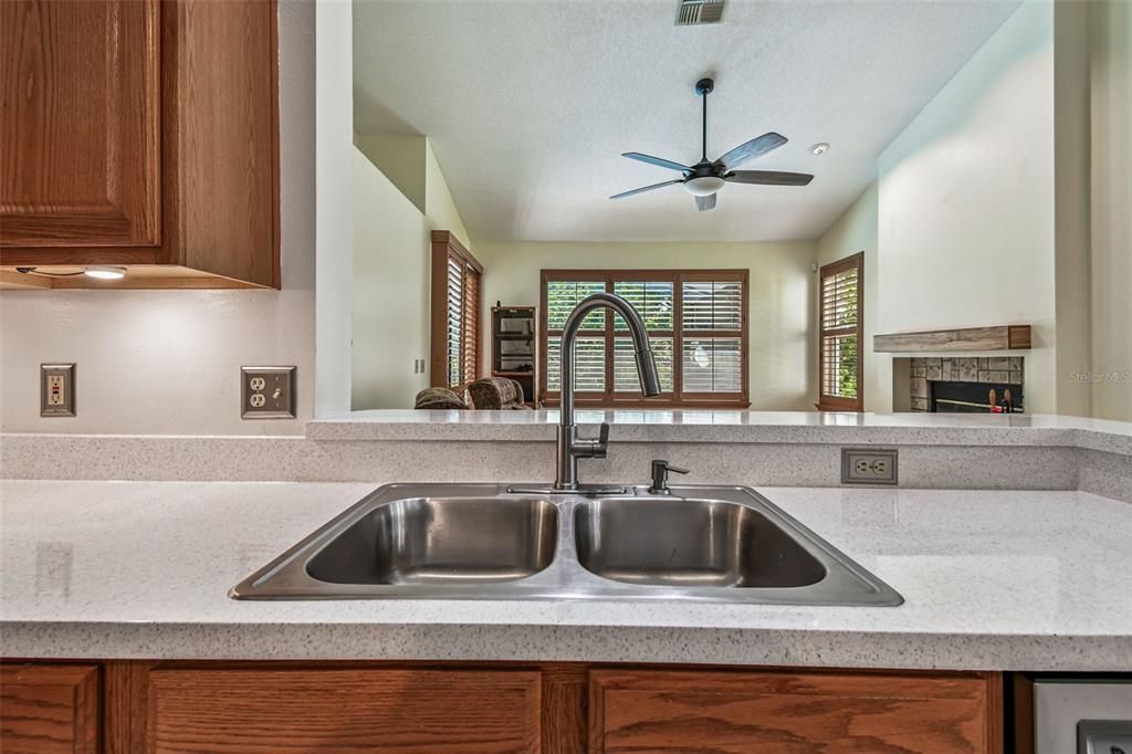 Под контрактом: $650,000 (4 спален, 2 ванн, 2998 Квадратных фут)