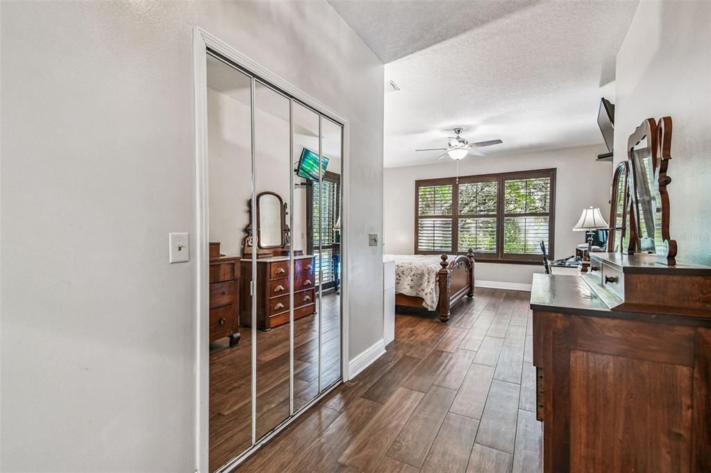 Под контрактом: $650,000 (4 спален, 2 ванн, 2998 Квадратных фут)