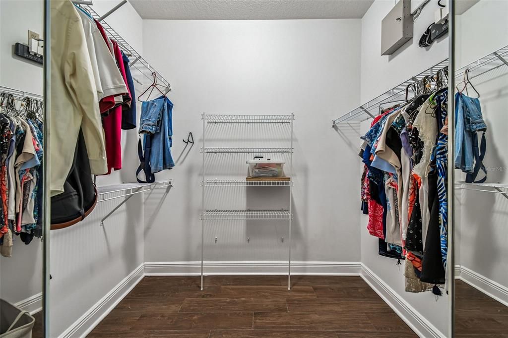 Под контрактом: $650,000 (4 спален, 2 ванн, 2998 Квадратных фут)