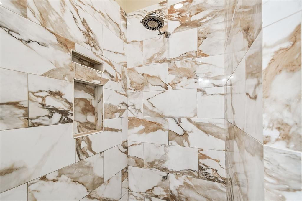 Под контрактом: $650,000 (4 спален, 2 ванн, 2998 Квадратных фут)