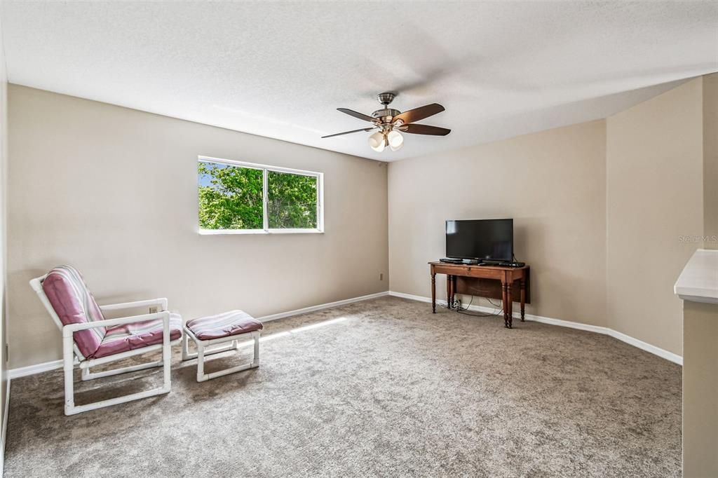 Под контрактом: $650,000 (4 спален, 2 ванн, 2998 Квадратных фут)