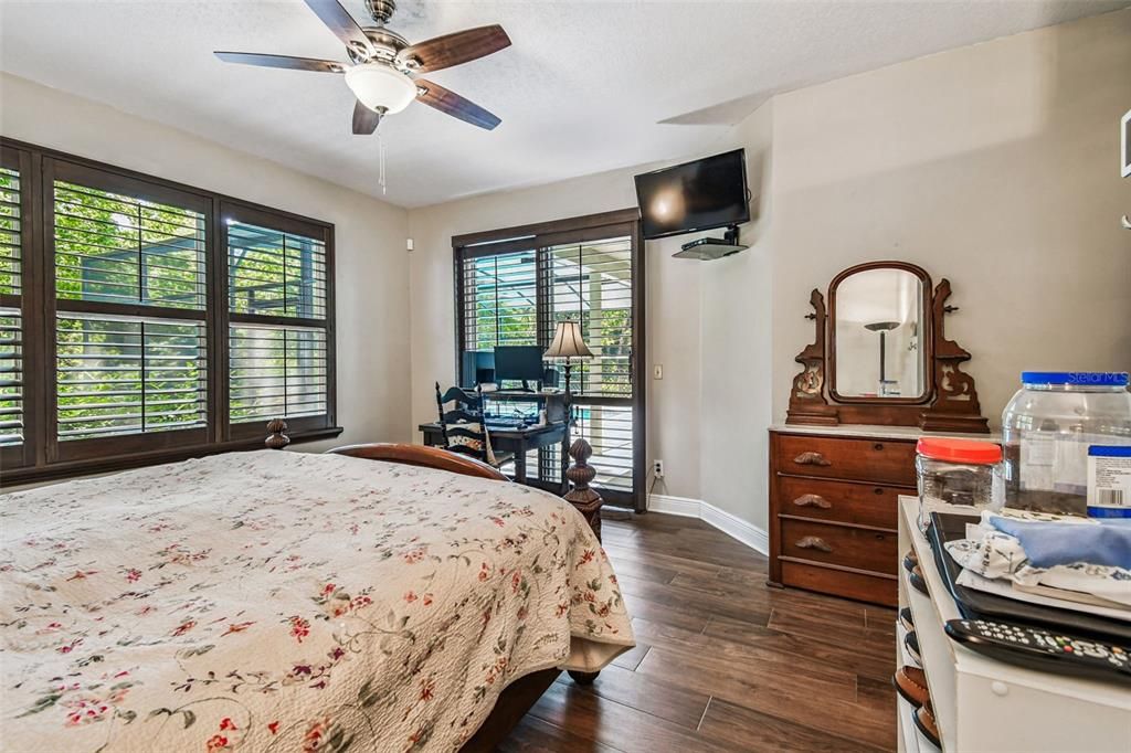 Под контрактом: $650,000 (4 спален, 2 ванн, 2998 Квадратных фут)